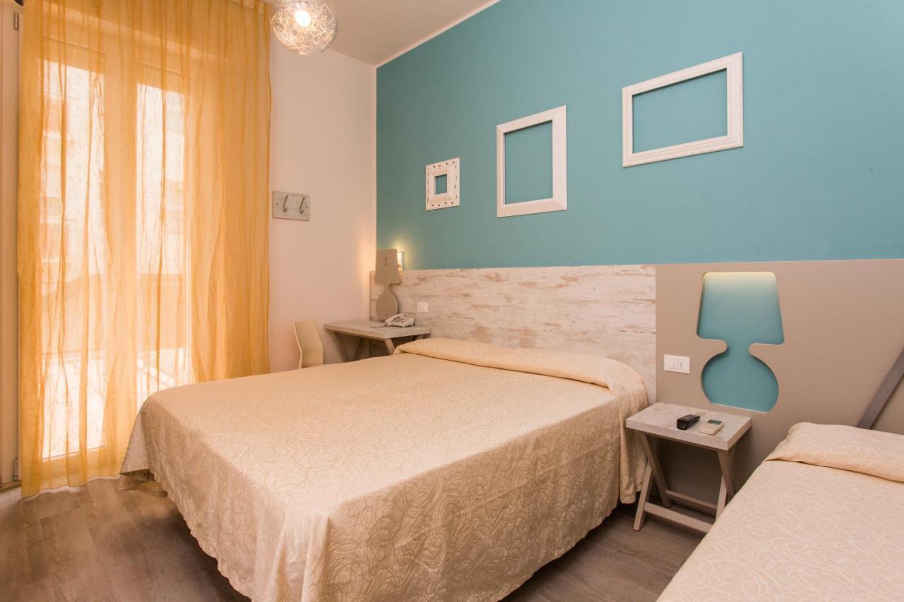 Hotel Trieste Cesenatico Szoba fotó