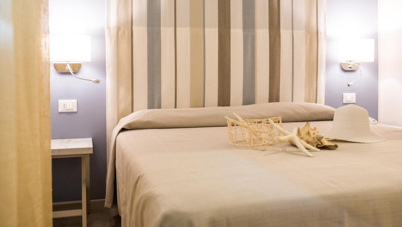 Hotel Trieste Cesenatico Szoba fotó