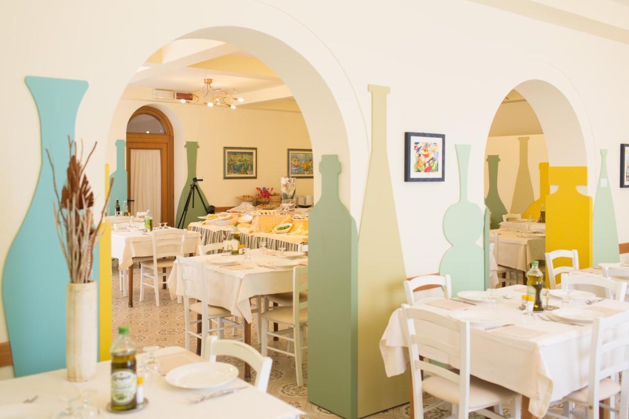 Hotel Trieste Cesenatico Kültér fotó