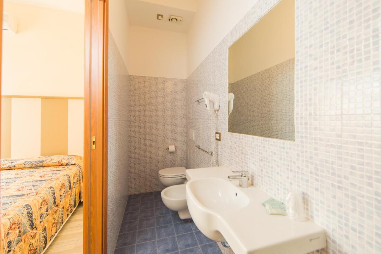 Hotel Trieste Cesenatico Szoba fotó