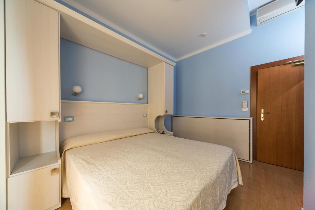 Hotel Trieste Cesenatico Szoba fotó