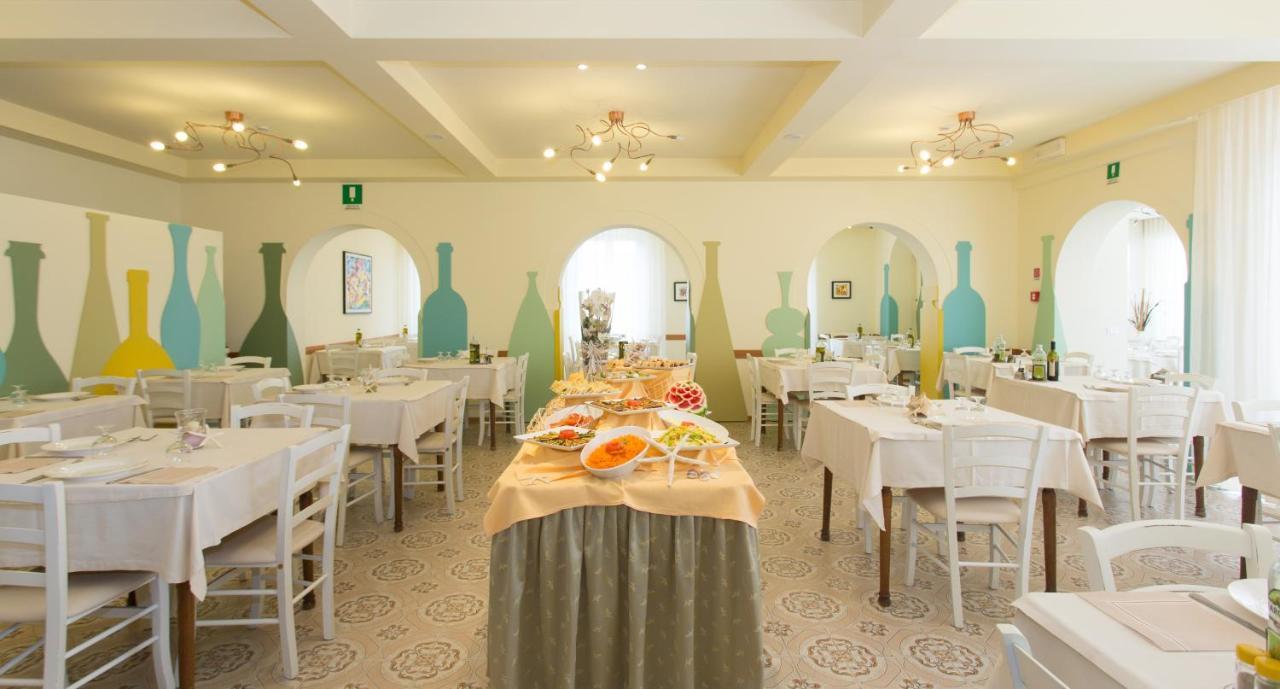 Hotel Trieste Cesenatico Kültér fotó