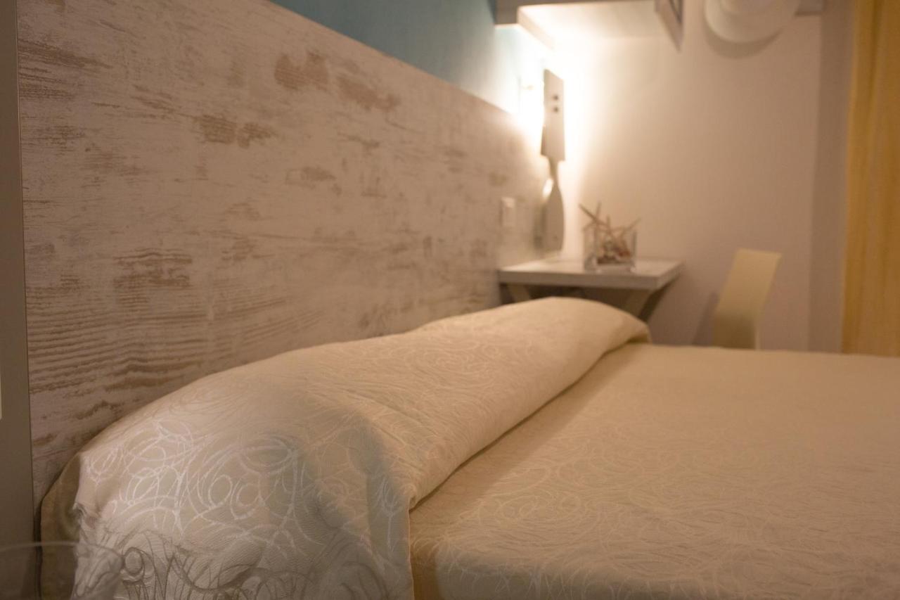 Hotel Trieste Cesenatico Kültér fotó